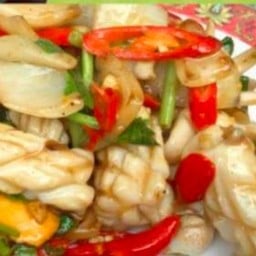 ปลาหมึกผัดไข่เค็ม