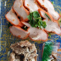 เกี้ยวหมูแดงหมูกรอบ