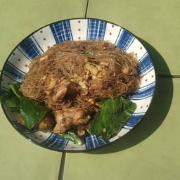 เส้นหมี่ผัดซีอิ๋วหมู