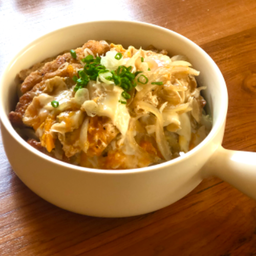 ข้าวหน้าไก่ทอดซอสญี่ปุ่น