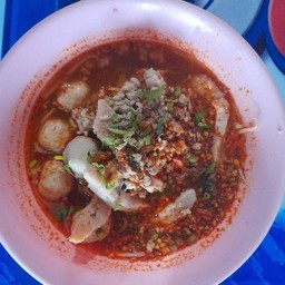 ก๋วยเตี๋ยวต้มยำหมูน้ำใส