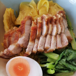 บะหมี่เกี๊ยว หมูกรอบ แห้ง