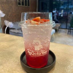 สตอเบอร์รี่โซดา