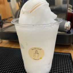 มะพร้าวน้ำหอมปั่น  ( ไม่ใส่นม )