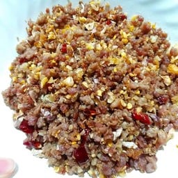 หมูสับผัดแหนมราดข้าว