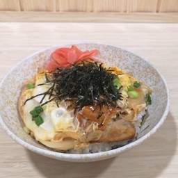 โอยาโกะด้ง (ข้าวหน้าไก่ไข่สไตล์ญี่ปุ่น)