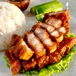 ข้าวหมูสามชั้นทอด (ไม่ใช่หมูกรอบ)