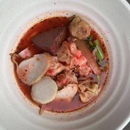 เกี๊ยวหมูยักเย็นตาโฟต้มยำ