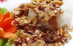 ข้าวหมูทอดกระเทียม