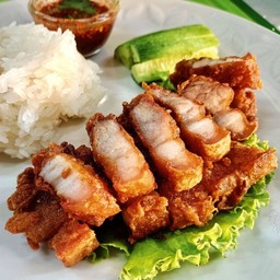 ข้าวเหนียวหมูสามชั้นทอด (ไม่ใช่หมูกรอบ)