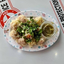 เกี๊ยวหมูยักลวกจิ้ม