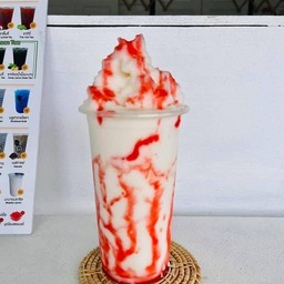 มะพร้าวนมสดปั่นสตรอว์เบอร์รี่