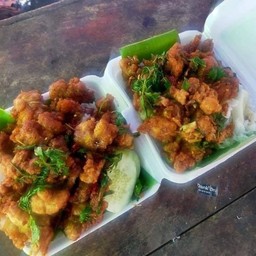 กะเพราสามชั้น+ไก่กรอบ