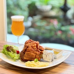 ขาหมูเยอรมันหนังกรอบ