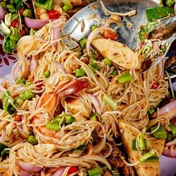 ยำขนมจีนหมูยอ