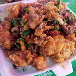 กะเพราไส้อ่อน+ไก่กรอบ