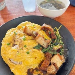 ข้าวไข่ข้นกะเพราหมูสามชั้น