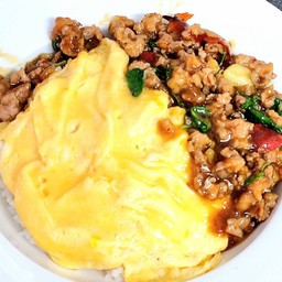 ข้าวกะเพราหมูสับ ไข่ข้น