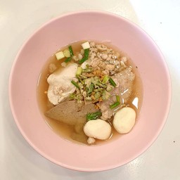 ก๋วยเตี๋ยวลูกชิ้นฮีโร่ อัสสัมชัญศรีราชา อัสสัมชัญ