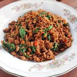 ผัดกะเพราเนื้อ (กับข้าว)