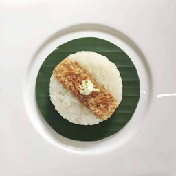 ข้าวเหนียวหน้าปลาแห้ง