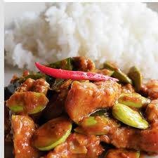 สามชั้นพริกแกง