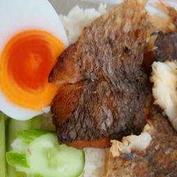 ข้าวหน้า  ปลานิลแกะ (1อย่าง)