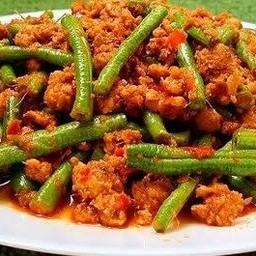 ผัดพริกแกงหมูสับ (กับข้าว)