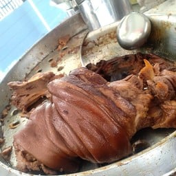 ขาหมูอาตั้น ตลาดคลองถมเอราวัณ