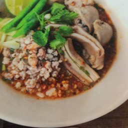 ก๋วยเตี๋ยวเนื้อมั่วเพิ่มน่องลาย ธรรมดา