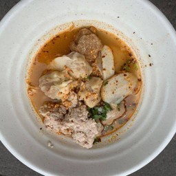 เกี๊ยวหมูยักต้มยำ