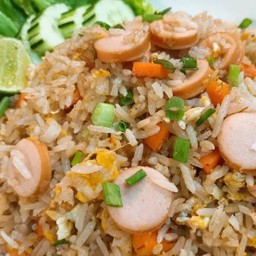 ข้าวผัดไส้กรอก