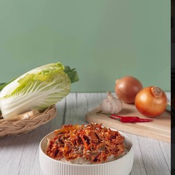 [อร่อยซ่ากับโค้ก] ข้าวหน้าหมูผัดกิมจิไซสเล็ก +  โค้ก ออริจินัล (กระป๋อง)