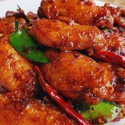 ปีกไก่คั่วพริกแห้ง