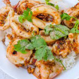 ข้าวปลาหมึกกระเทียม+ไข่ดาว