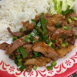 ข้าวราดน้ำตกหมู