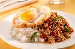 กระเพราไก่ไข่ดาว