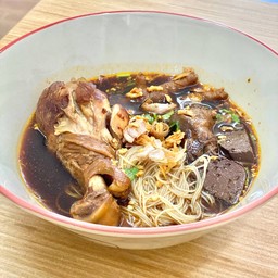 ก๋วยเตี๋ยวไก่ตุ๋น ( น้ำ )