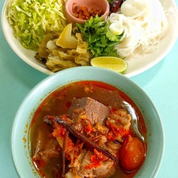 ขนมจีนน้ำเงี้ยว ซี่โครงหมู