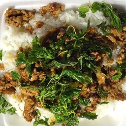 ข้าวกะเพราหมูสับไข่เยี่ยมม้า