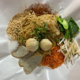 ก๋วยเตี๋ยวแห้งโบราณ by ครูเกษียณ ตลาด 88