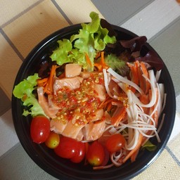 ยำสลัดแซลมอล