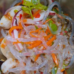 ยำเส้นแก้วสามรสรวมมิตร