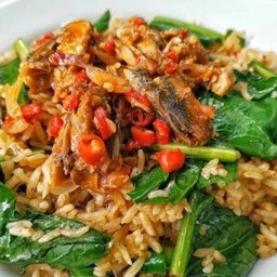ข้าวผัดปลากระป๋อง