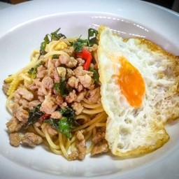 สปาเก็ตตี้กะเพราหมูสับ