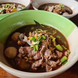 ก๋วยเตี๋ยวเนื้อน้ำตก