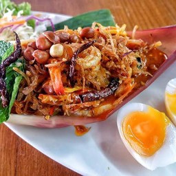 ยำหัวปลีกุ้งสด