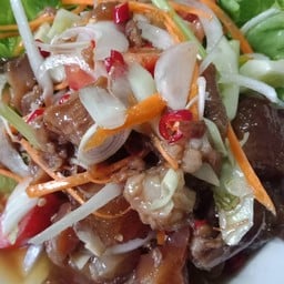 ยำหมูสดสามรสต้องจัด