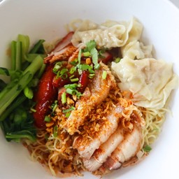 บะหมี่+หมูแดง+หมูกรอบ+เกี๊ยวหมู