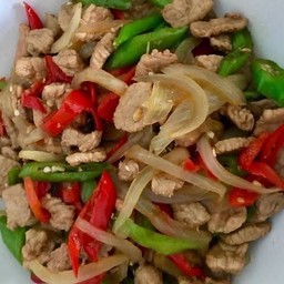 ข้าวราดผัดพริกสดหอมใหญ่